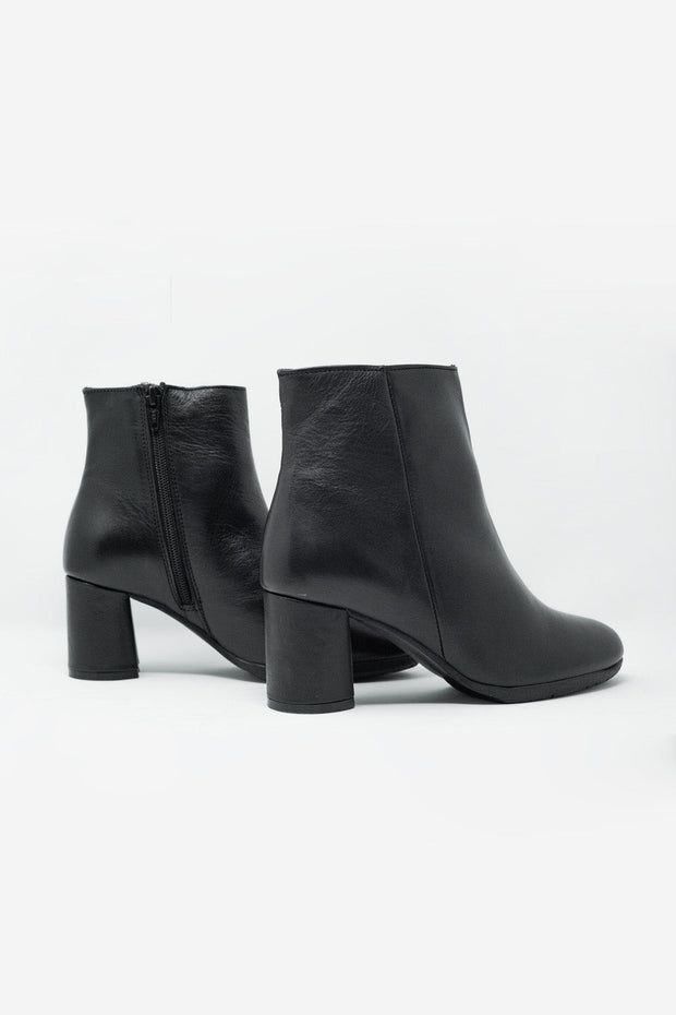 Black Blocked Mid Heeled Ankle Boots With Round Toe
