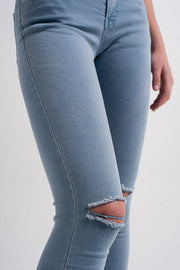 Jean With Distressed Knee in Blue