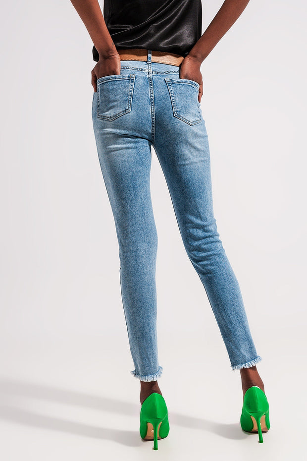 Jeans With Frayed Hem in Light Blue