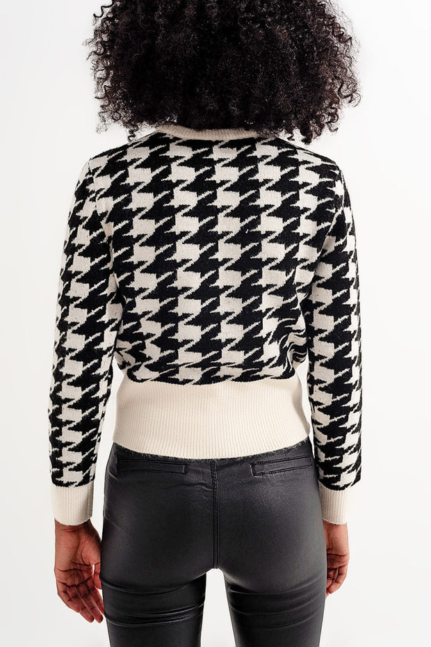 Knitted Sweater With Houndstooth Pattern and Long Sleeves