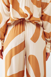 Relaxed Wide Leg Pants in Beige Abstract Print