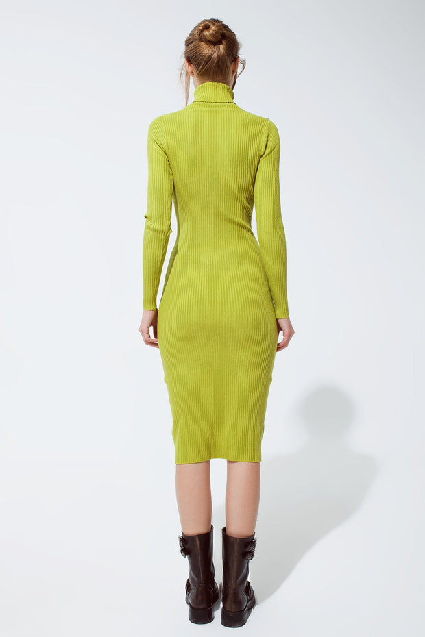 MIDI Dress in Green With Turtle Neck