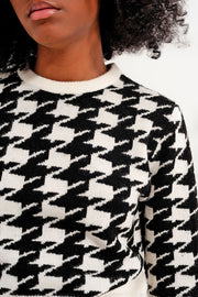 Knitted Sweater With Houndstooth Pattern and Long Sleeves