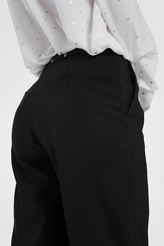 Black Pants With Wide Legs and Low Hem