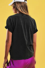 T-Shirt in Black With Text Print