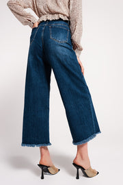 Fray Hem Cropped Jeans in Blue