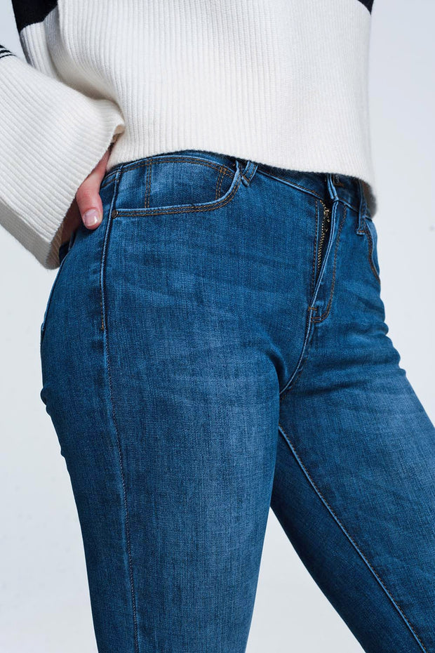 5 Pockets Jeans in Mid Blue With a Light Wash